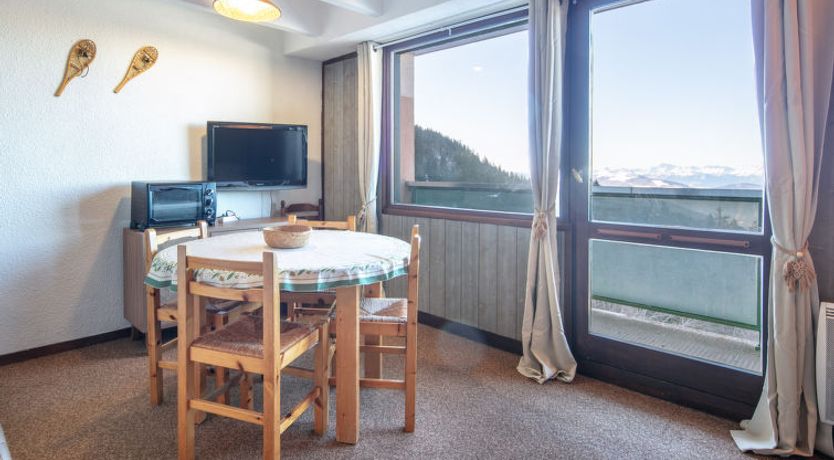 Photo of Le Vernon N 406 - ST5