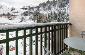 Le Vernon Holiday Home
