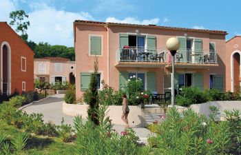 Le Domaine des Eucalyptus Apartment 2 Holiday Home