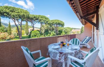 Les Vignes Apartment 2 Holiday Home