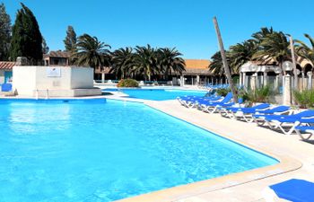 Les Gardians Apartment 2 Holiday Home