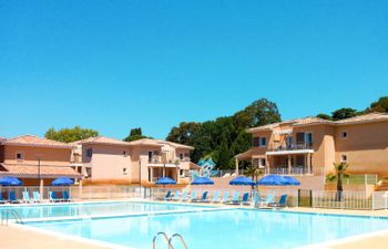 Les Océanides Holiday Home