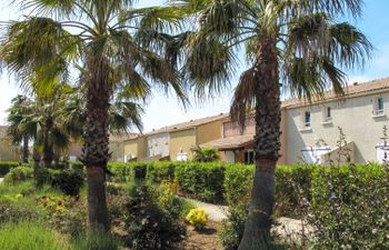 Le Grand Bleu Holiday Home
