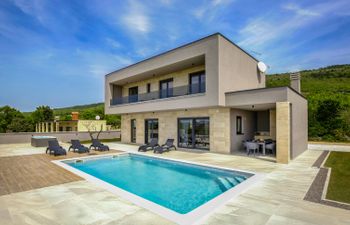 Lejla Holiday Home