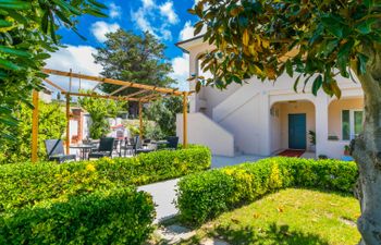 Timo Apartment 3 Holiday Home