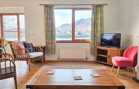 Photo of lochside