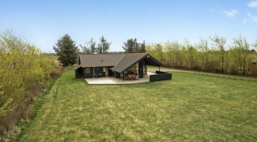 Photo of "Harri" - 850m from the sea