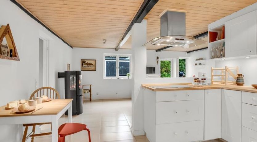 Photo of "Onida" - 5.5km from the sea