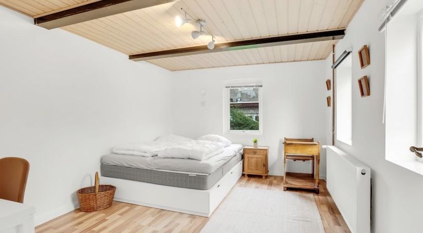 Photo of "Onida" - 5.5km from the sea