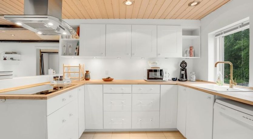 Photo of "Onida" - 5.5km from the sea