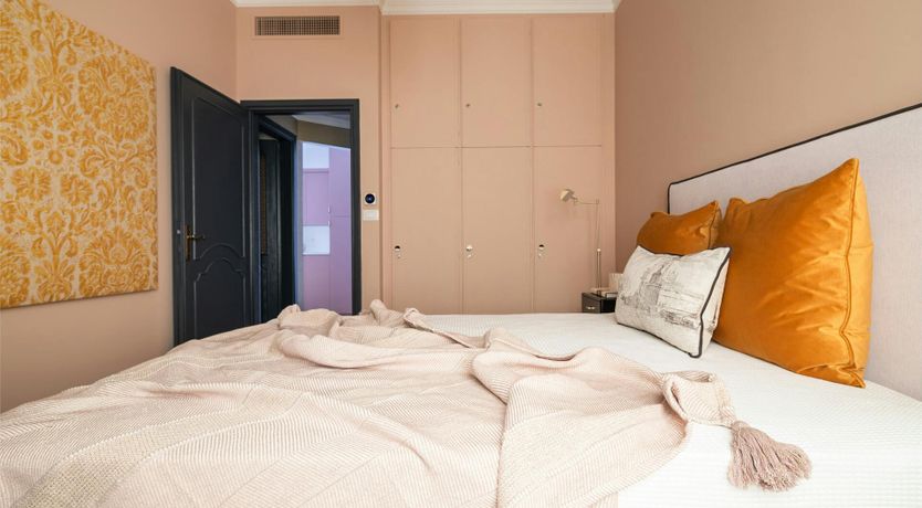 Photo of Murano Pearl