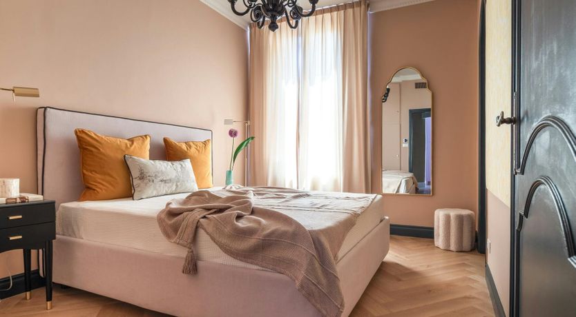 Photo of Murano Pearl