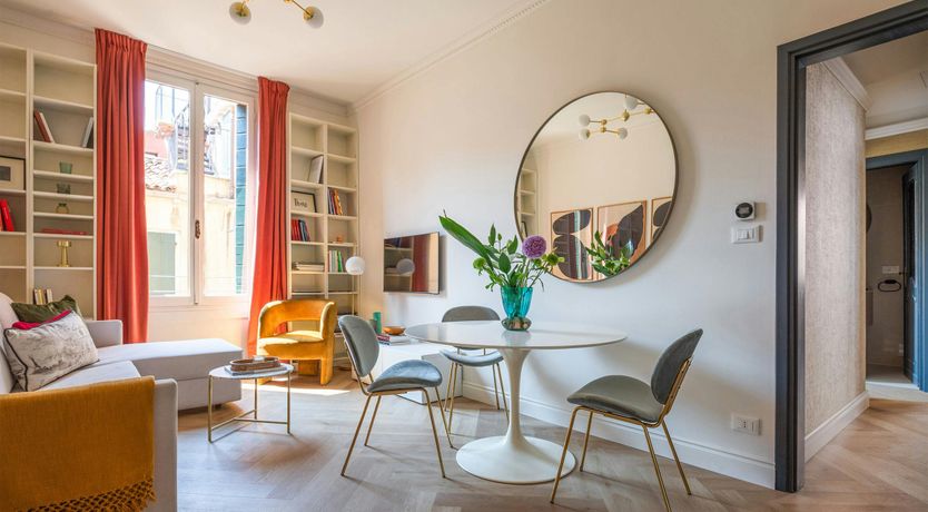 Photo of Murano Pearl