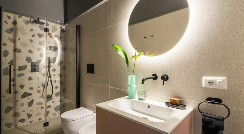 Photo of Murano Pearl