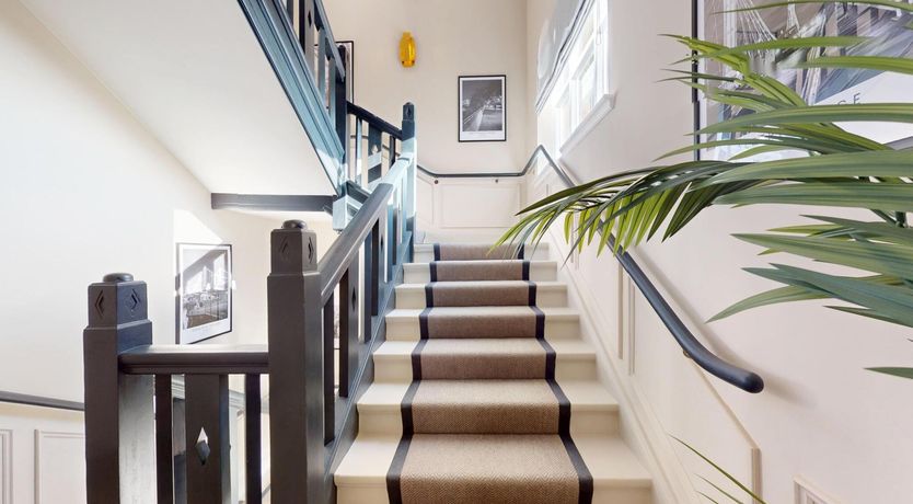 Photo of Cream & Buttercup