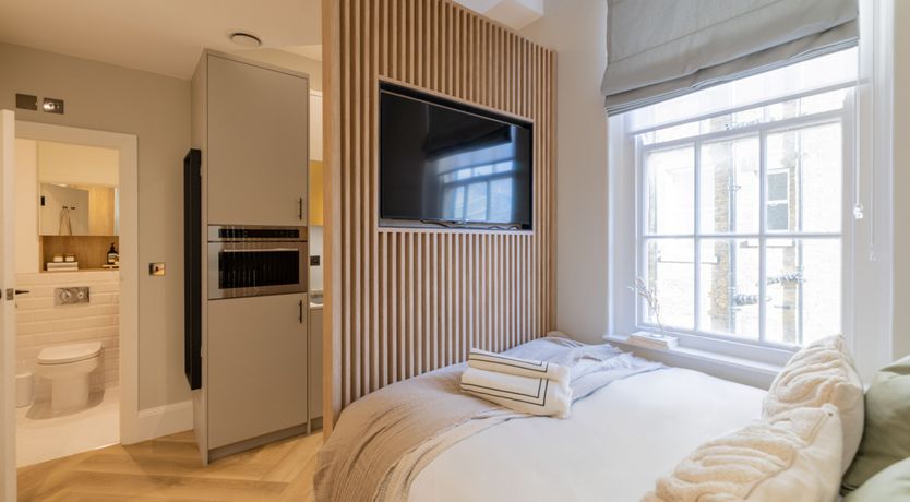 Photo of Cream & Buttercup