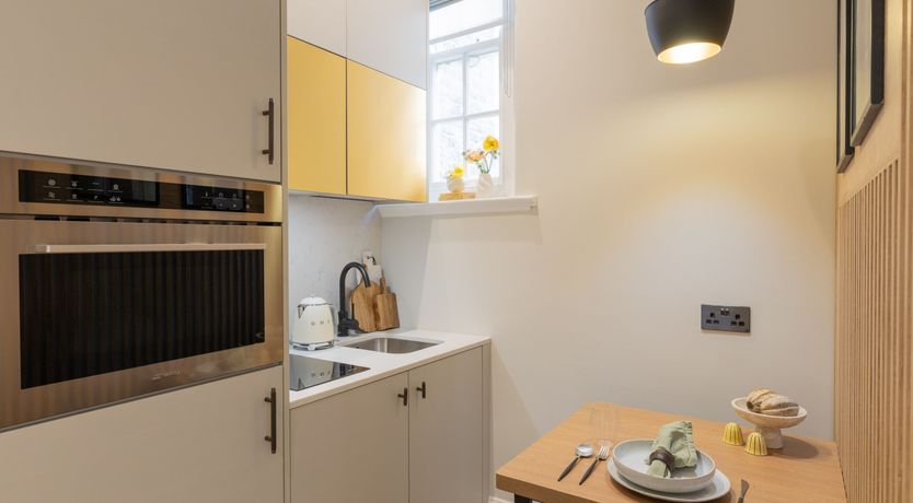 Photo of Cream & Buttercup