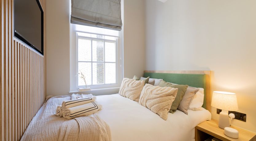 Photo of Cream & Buttercup