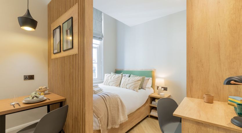 Photo of Cream & Buttercup