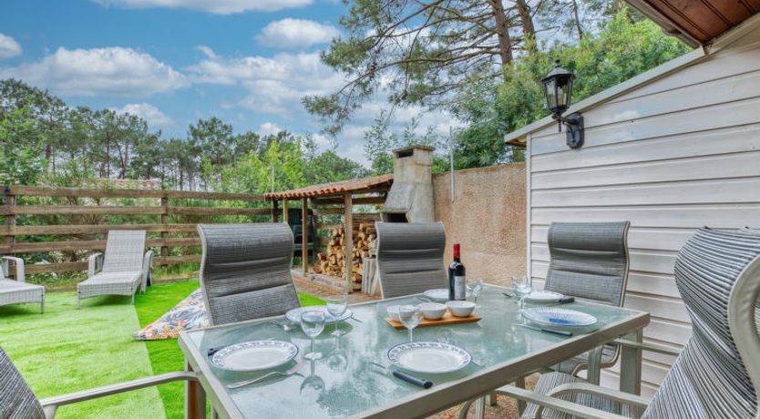 Photo of Les Cracks - Les As Holiday Home 11