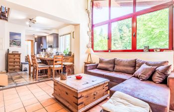 ARROUNZ Holiday Home