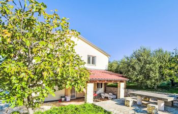 Marija Holiday Home