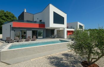 Lu Holiday Home