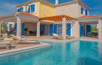 Zaton Holiday Home