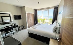 Photo of Llawnroc Rooms Apartment 8