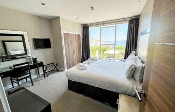 Llawnroc Rooms Apartment 8 Holiday Home