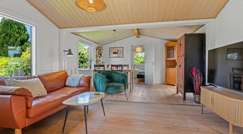 Photo of "Oona" - 700m from the sea