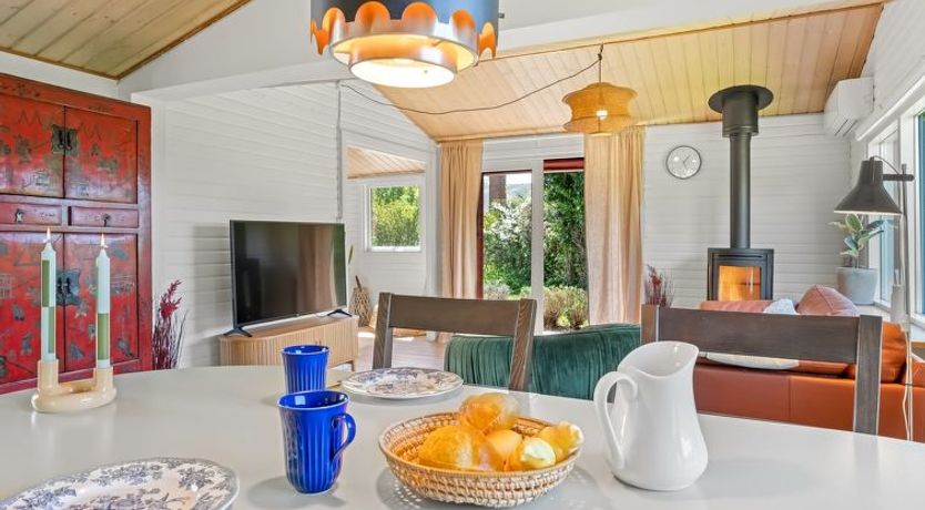 Photo of "Oona" - 700m from the sea