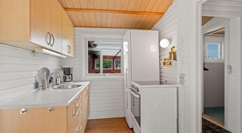 Photo of "Oona" - 700m from the sea