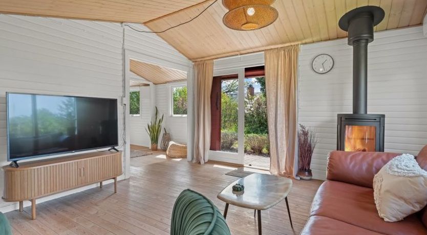 Photo of "Oona" - 700m from the sea