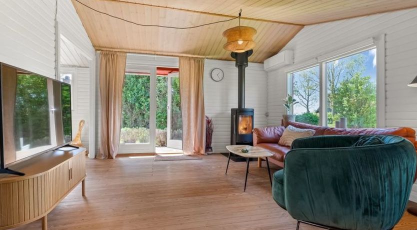 Photo of "Oona" - 700m from the sea