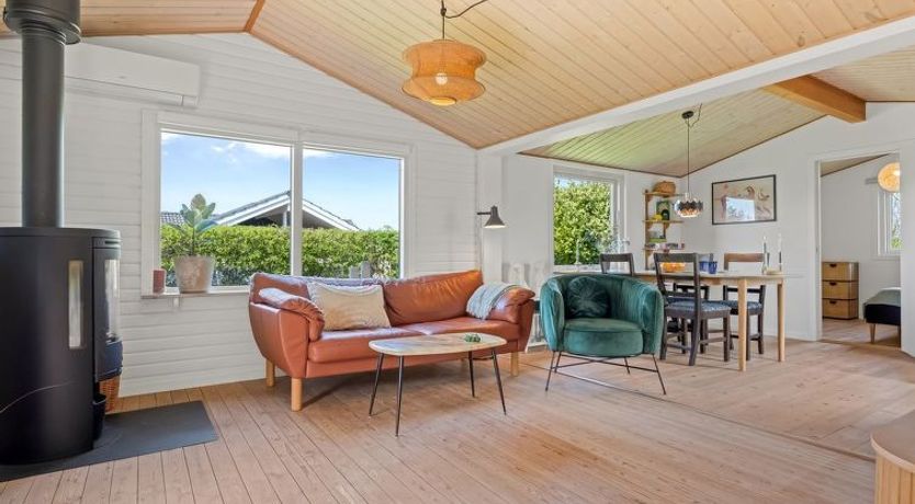 Photo of "Oona" - 700m from the sea