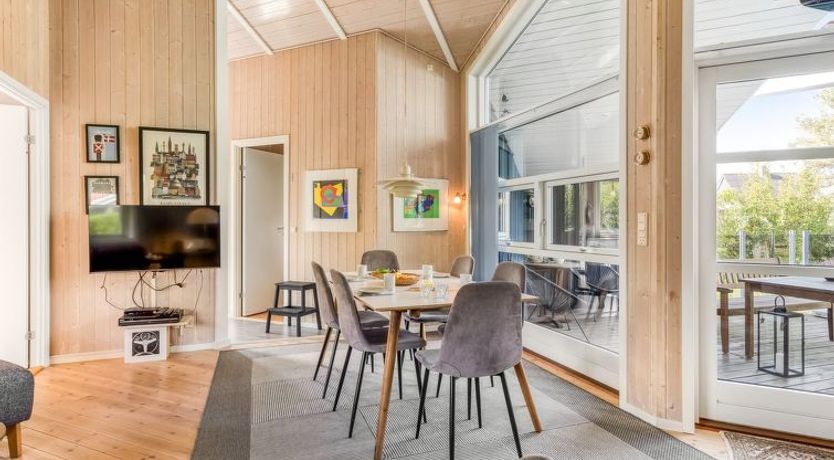 Photo of "Winona" - 250m from the sea