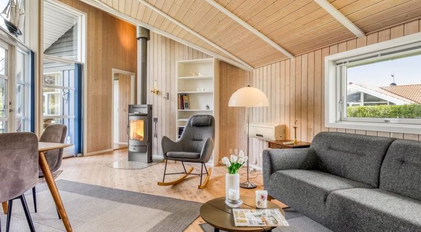 Photo of "Winona" - 250m from the sea