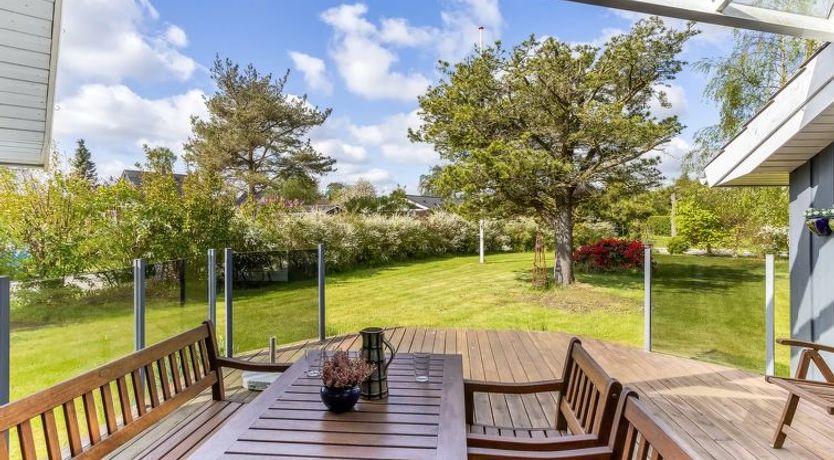 Photo of "Winona" - 250m from the sea