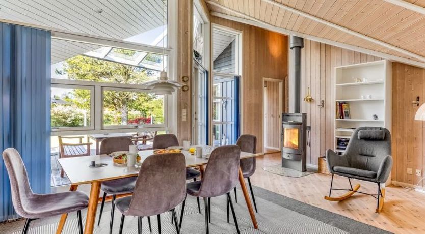 Photo of "Winona" - 250m from the sea