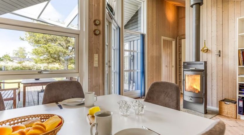 Photo of "Winona" - 250m from the sea