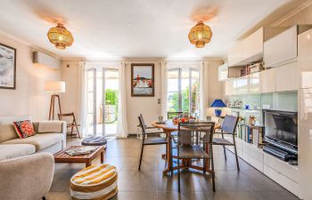 Les Coralines Holiday Home