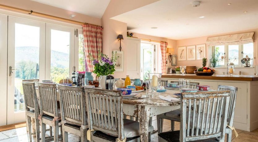 Photo of 6 Bed in Cwmyoy