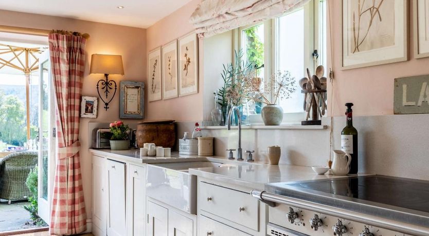 Photo of 6 Bed in Cwmyoy