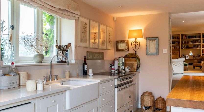 Photo of 6 Bed in Cwmyoy