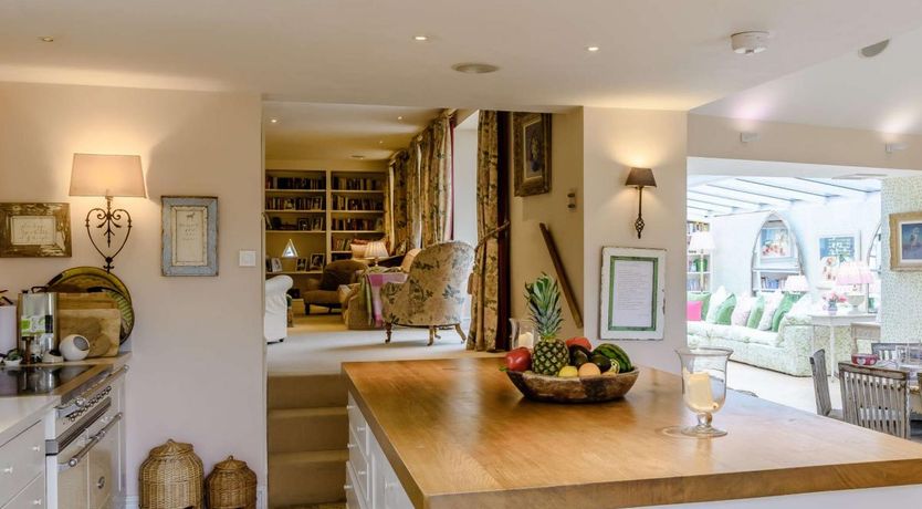 Photo of 6 Bed in Cwmyoy