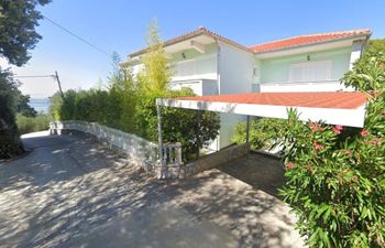Family Friendly Apartment Mare  Close to the Sea Holiday Home