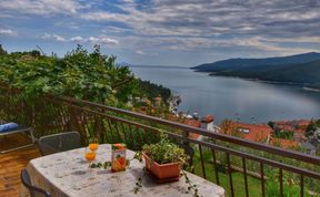 Photo of Magnificent Sea View - Family Apartment Neda