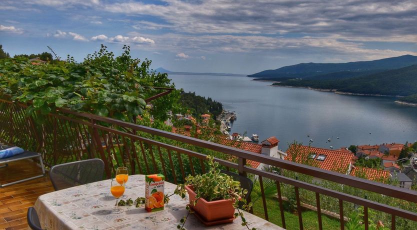 Photo of Magnificent Sea View - Family Apartment Neda