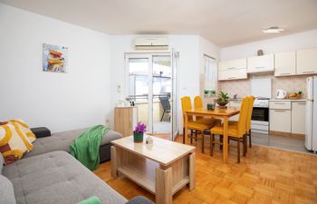 Apartment Stellina with Cozy Balcony Holiday Home